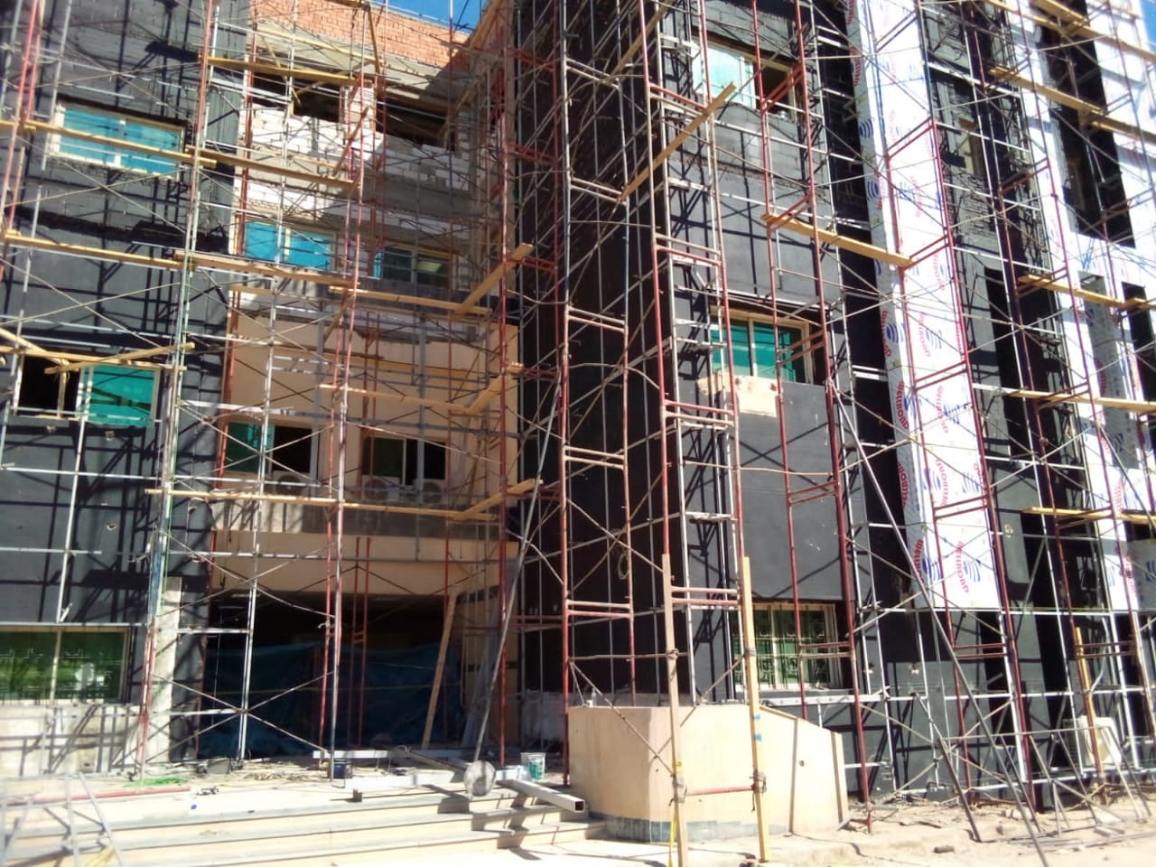 إحلال وتطوير عيادات المستشفي الجامعي بأسوان