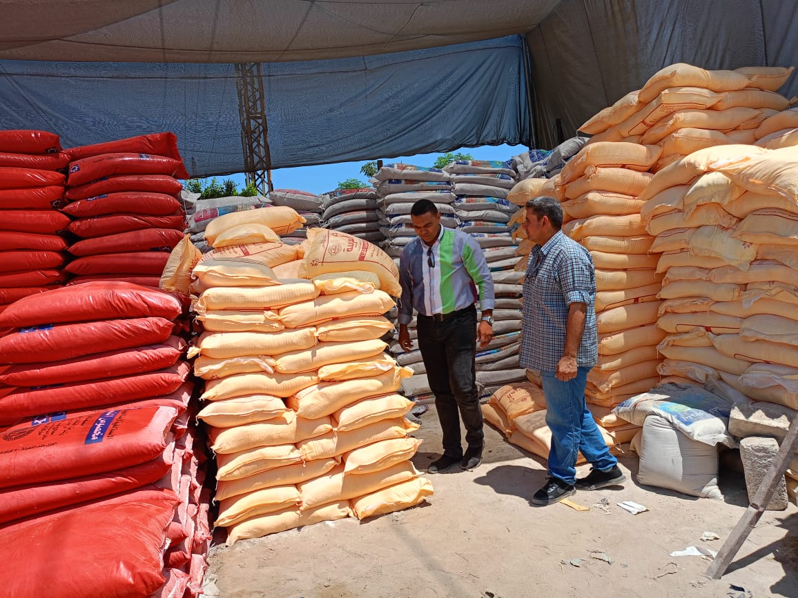 ضبط 21 طن أسمدة مجهولة المصدر خلال حملة تموينية على الاسواق بالبحيرة 