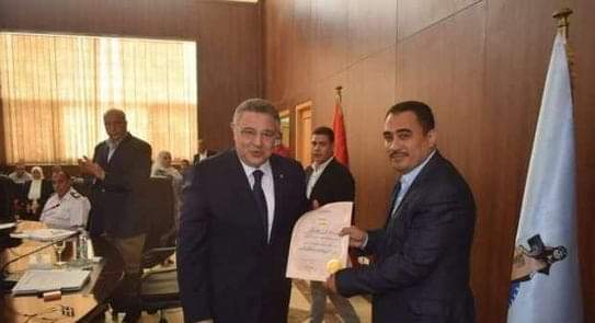 محافظ البحر الأحمر يهنئ العاملين الفائزين بمسابقة التنمية المحلية