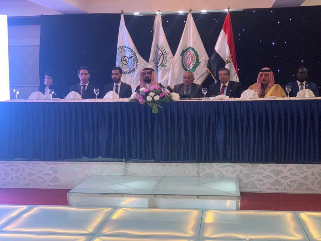 الاتحاد العربي: دورات تدريبية للعاملين بالبنوك والهيئات  الحكومية علي برامج مكافحة التزوير والتزييف والجرائم الالكترونية/ صور