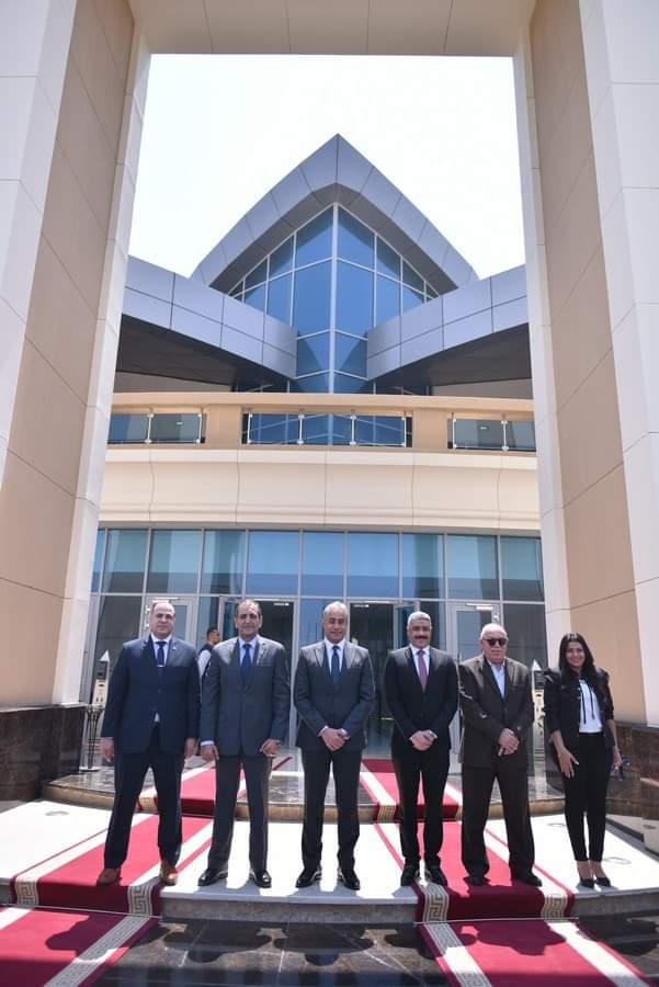 وزير العمل يزور أكبر مجمع للإصدارات الذكية والمؤمنة في الشرق الأوسط.. ويلتقي برئيسه التنفيذي..لدعم خطة "الوزارة" للميكنة والتحول الرقمي وفقاً لأحدث النظم التكنولوجية