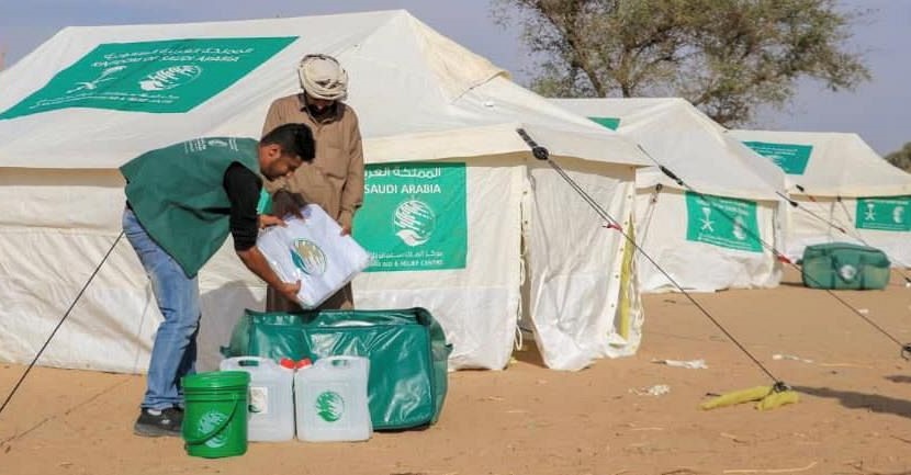 مركز الملك سلمان للإغاثة يوزع مساعدات إنسانية متنوعة لمتضرري الزلزال في محافظتي حلب وإدلب°