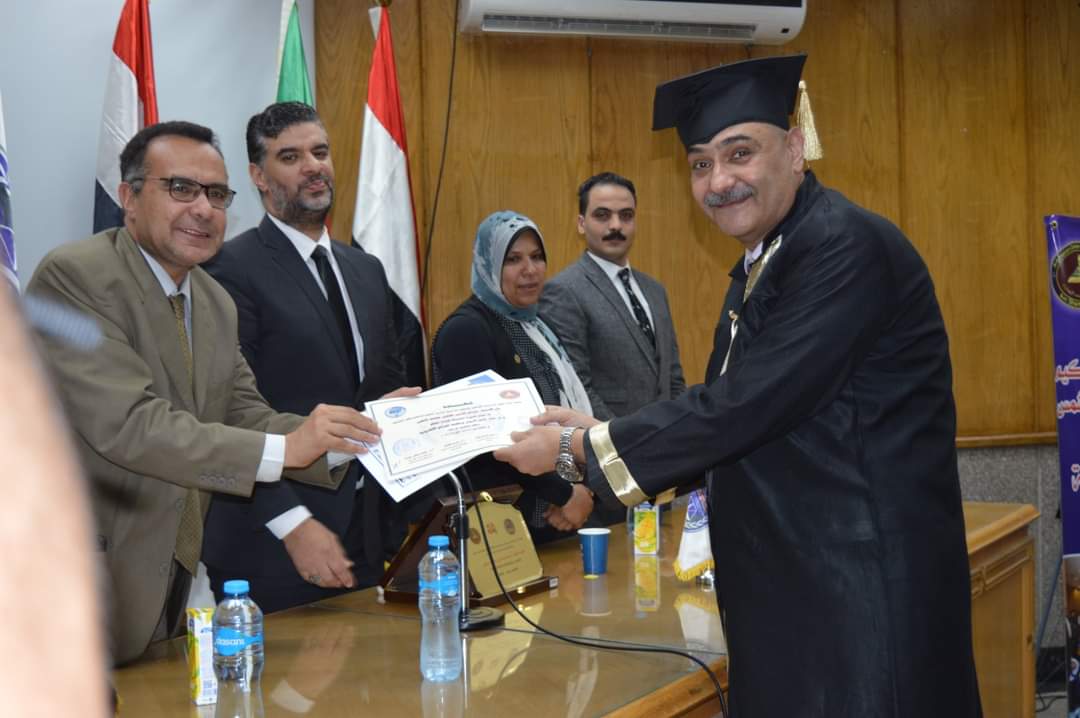 بالصور: جامعة عين شمس تكرم اللواء حسام حلمي