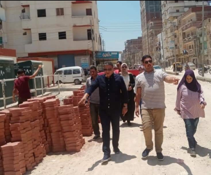 قطاطو" يتابع الأعمال الجارية بطريق السعرانية بكفرالدوار 