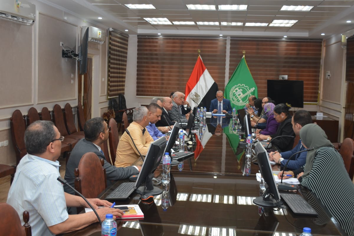 محافظ القليوبية يعقد إجتماعا مع عدد من أعضاء مجلس النواب لمناقشة خطة المحافظة 2023/2024 وزيادة ميزانيتها لتحسين مستوى الخدمات المقدمة للمواطنين