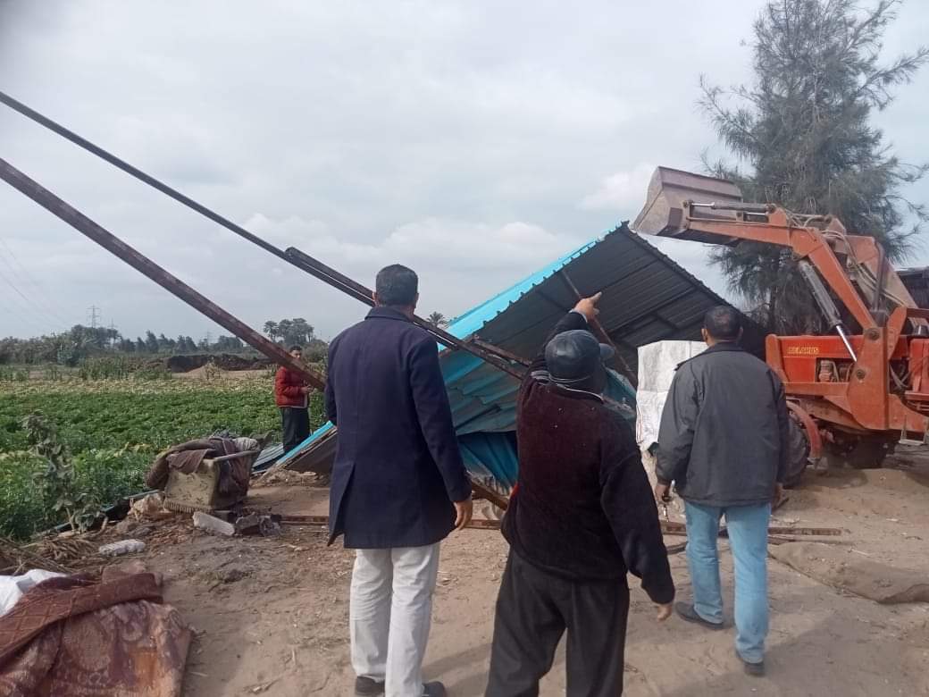 الجندى يقود قوة لإزالة التعديات بكوم حمادة 