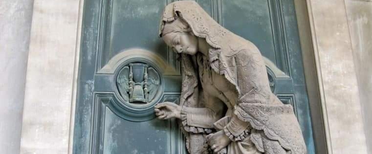 "طرق على باب الموت" منحوتة لجيوفاني باتيستا سيفاسكو