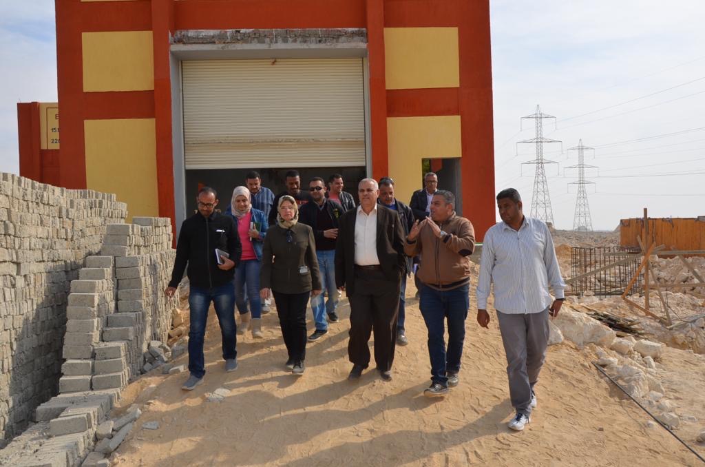 مساعد نائب رئيس هيئة المجتمعات العمرانية الجديدة يتفقد مشروعات مدينة 15 مايو