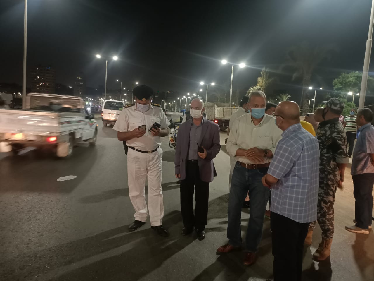 محافظ القليوبية يقوم بجولة ليلية بحي شرق شبرا الخيمة لمتابعة تطبيق الإجراءات الاحترازية