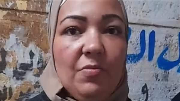 يصرف لحامله .. الأمانة عنوان البسطاء  عاملة نظافة تعيد شيك بمليون جنيه عثرت عليه لصاحبه في الإسكندرية