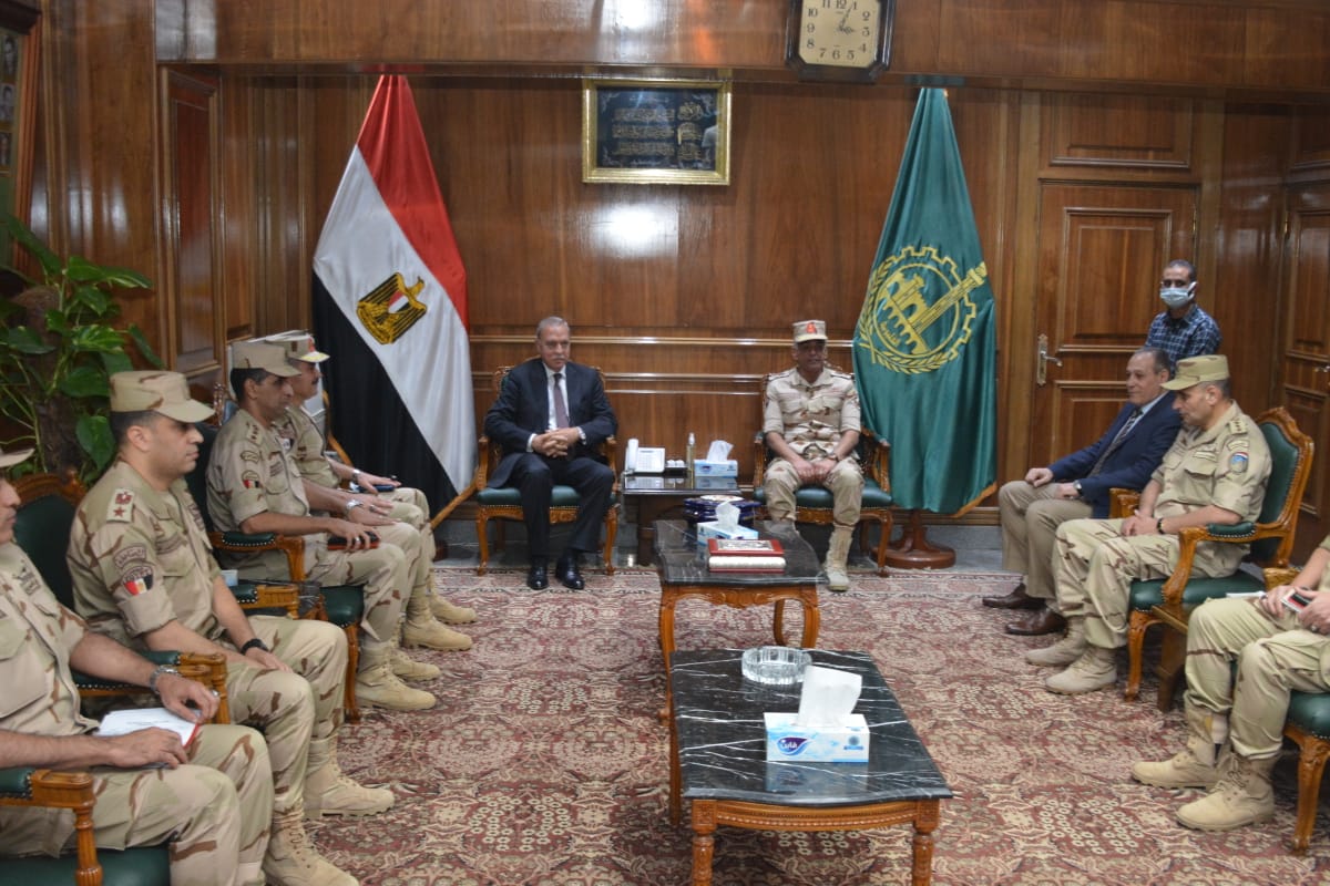 محافظ القليوبية يشهد إحتفالية تكريم أسر الشهداء ومصابي العمليات الحربية من أبناء المحافظة ضمن إحتفالات نصر أكتوبر المجيدة بديوان عام المحافظة