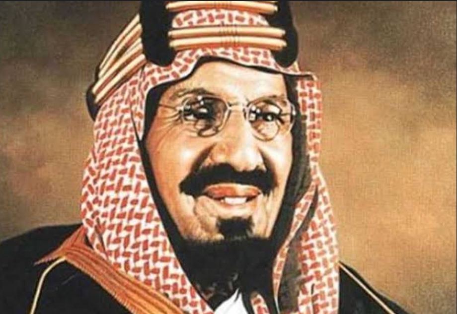 تزامناً مع يوم الرسائل العالمي .. "الدارة" تنشر رسائل نادرة للملك عبدالعزيز