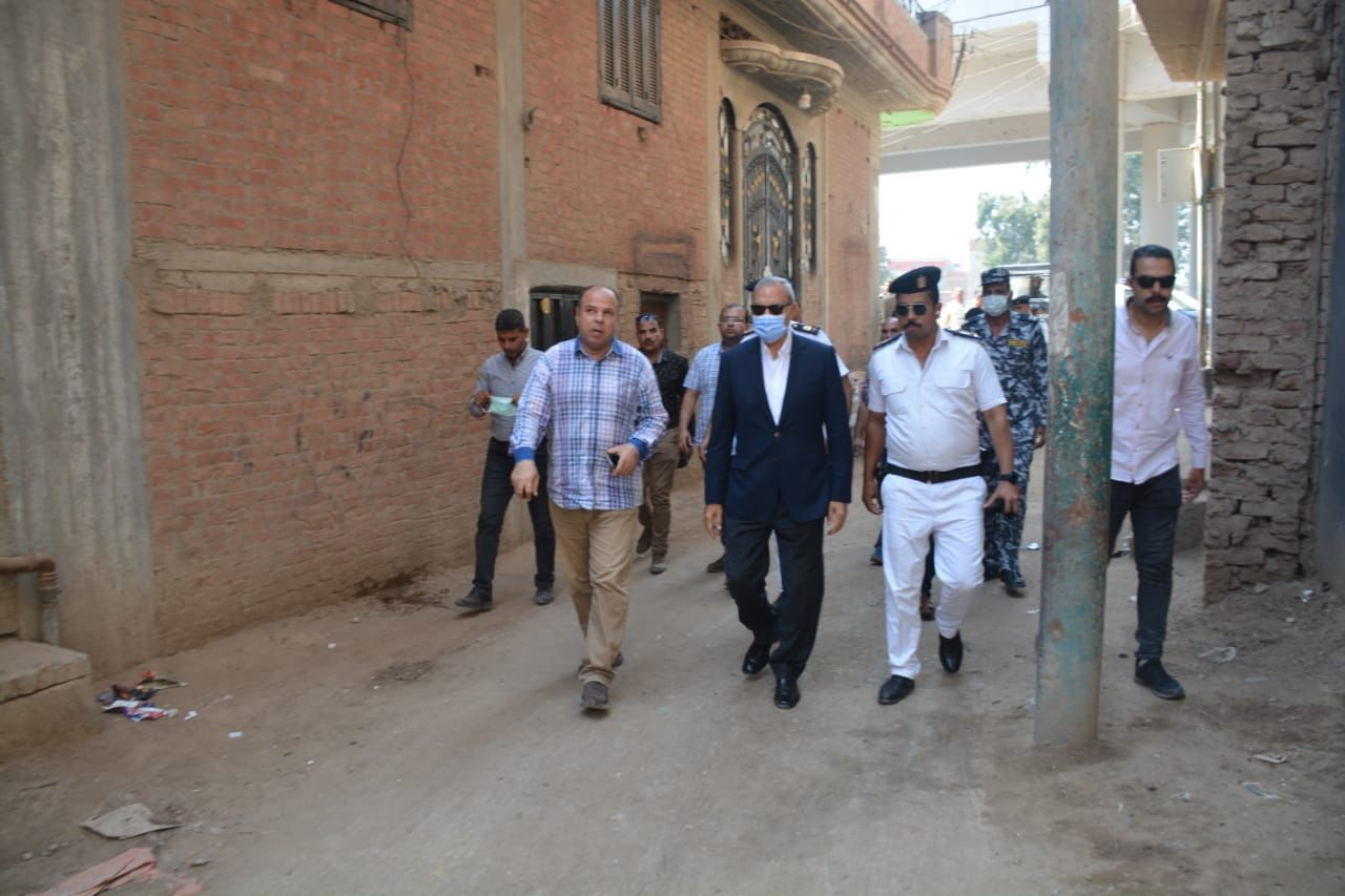 محافظ القليوبية يُتابع ميدانياً الحملة المكبرة لإزالة مخالفات البناء والتعديات علي الأراضي الزراعية وأراضي أملاك الدولة ضمن المرحلة الثانية من الموجه (٢٠) بقرية جمجره مركز بنها