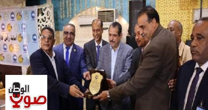 رئيس مدينة رأس غارب وقيادات مستقبل وطن تكرم اوائل الطلبة