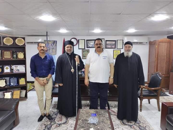 الأنبا عمانوئيل يقدم التهنئة بعيد الأضحى المبارك لرئيس مدينة سفاجا 