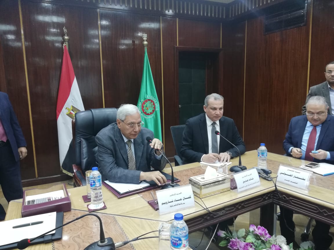 محافظ الدقهلية ومدير صندوق تطوير العشوائيات يستعرضان خطط تطوير منطقتى حمزاوي وزاوية الأمير حماد