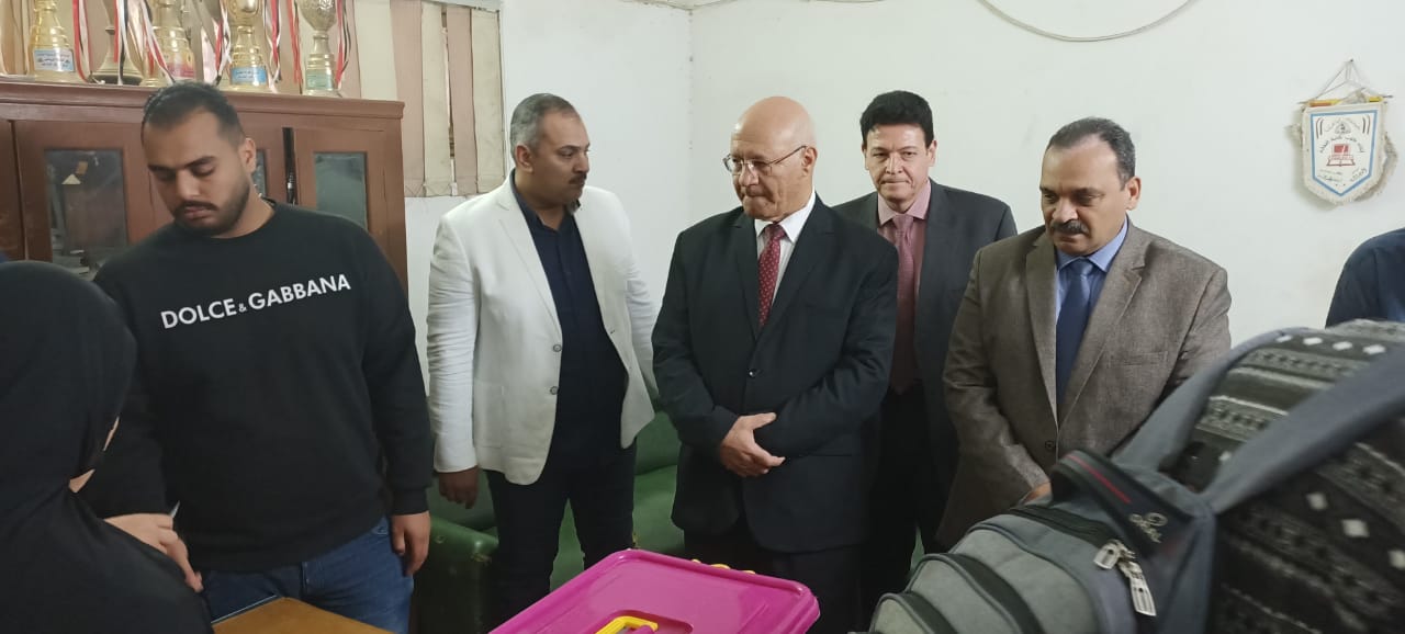 رئيس جامعة بنها يتابع انطلاق ماراثون انتخابات الاتحادات الطلابية بالجامعة