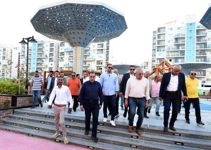 رئيس الوزراء يتفقد الممشى السياحي خلف الأبراج السكنية ومشروع الداون تاون