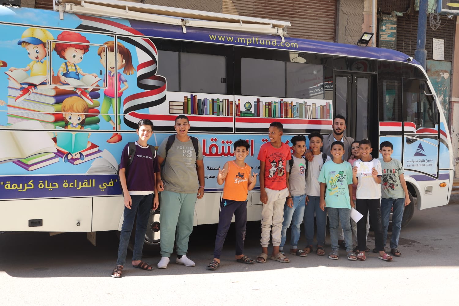 زيارة أتوبيس المكتبة المتنقلة لمركز حوش عيسى بالبحيرة وتنفيذ ورش فنية متنوعة