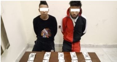 القبض على عاطلين بحوزتهما أموال مزورة بالقاهرة