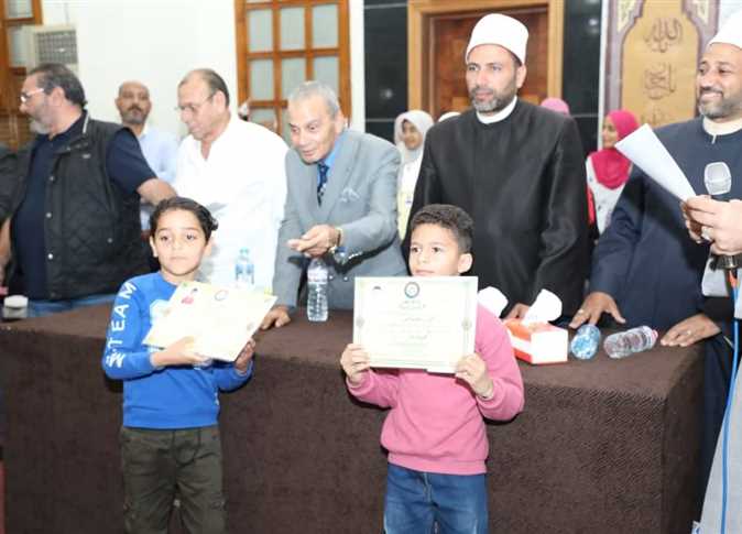 الأوقاف... تكرم 80 متسابقا من حفظة القرآن الكريم بالغردقة