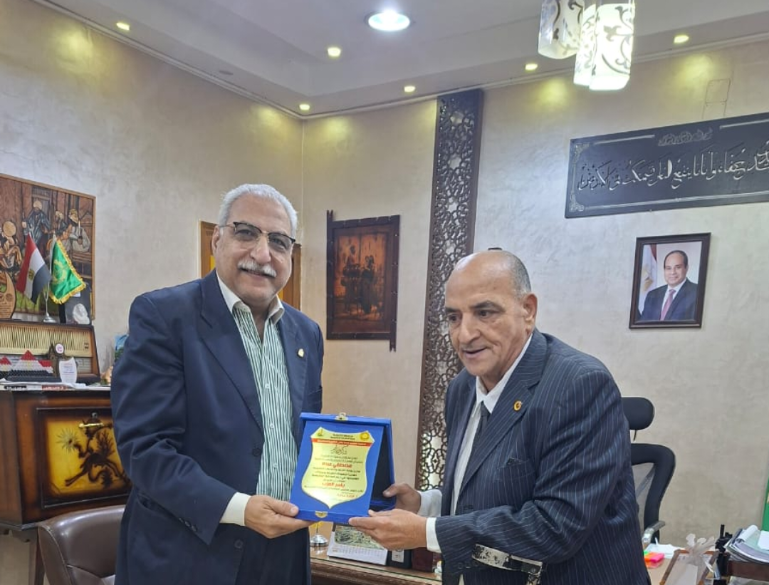 بالصور: محسن هاشم يكرم وكيل تعليم القليوبية والطلاب المتفوقين