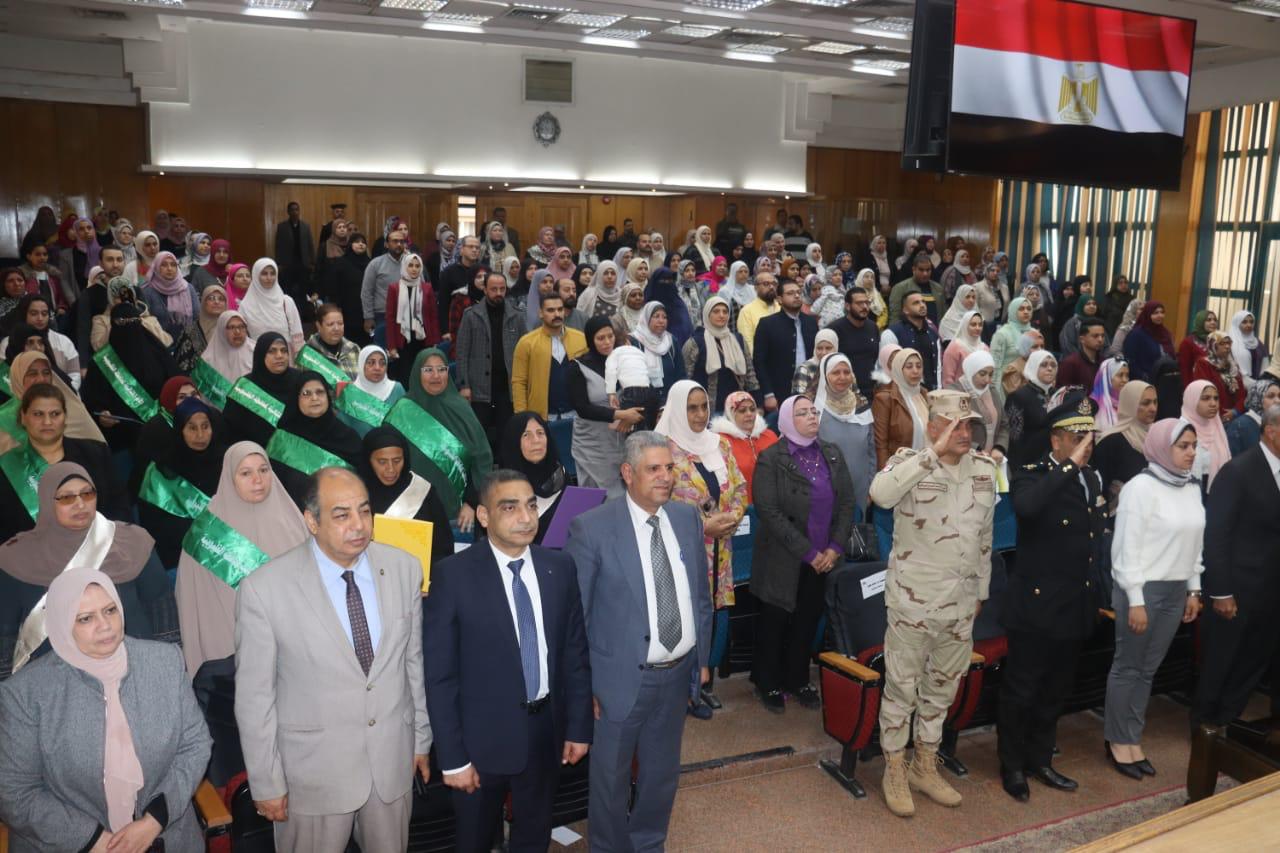 محافظ القليوبية يشهد إحتفالية المحافظة بعيد الأم ويكرم عدد من الأمهات المثاليات بالمحافظة 