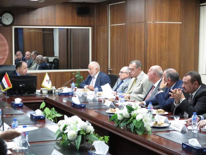 وزير المالية.. فى لقائه مع ممثلي المحاسبين والمراجعين: