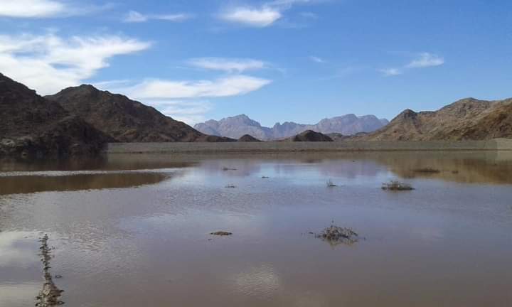 وزير الموارد المائية والرى يتلقي تقريرا عن  الإجراءات التى اتخذتها الوزارة للتعامل مع الأمطار الغزيرة والسيول بالمحافظات