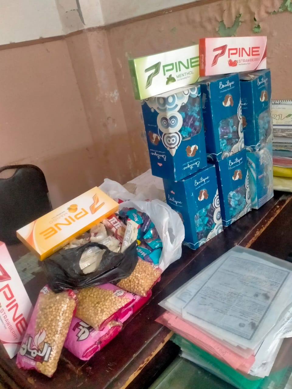 تموين البحيرة...ضبط 2 طن أسمدة زراعية مجهولة المصدر و 1400عبوة سلع غذائية منتهية الصلاحية 