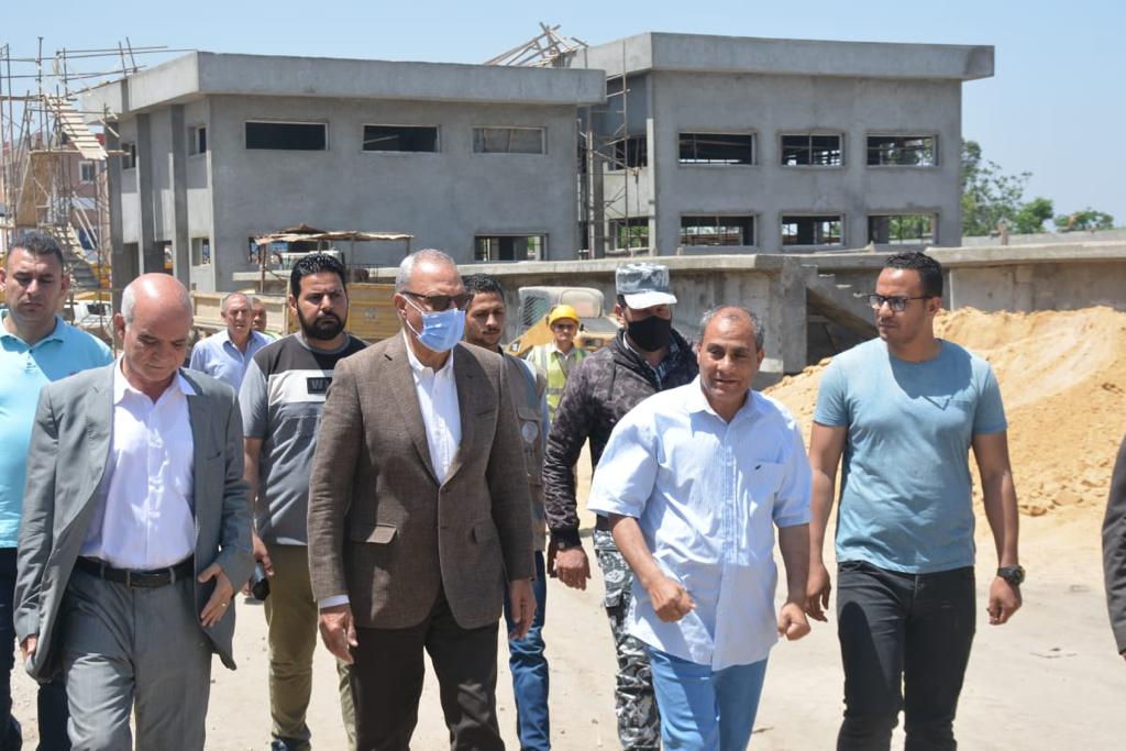محافظ القليوبية يتفقد أعمال إنشاء مبنى الإدارة الزراعية وموقف السيارات بكفر شكر ومتابعة أعمال إنشاء محطة مياه المنشأة الكبرى ويتفقد أعمال رصف شارع فريد ندا وأعمال ممشى أهل مصر ببنها