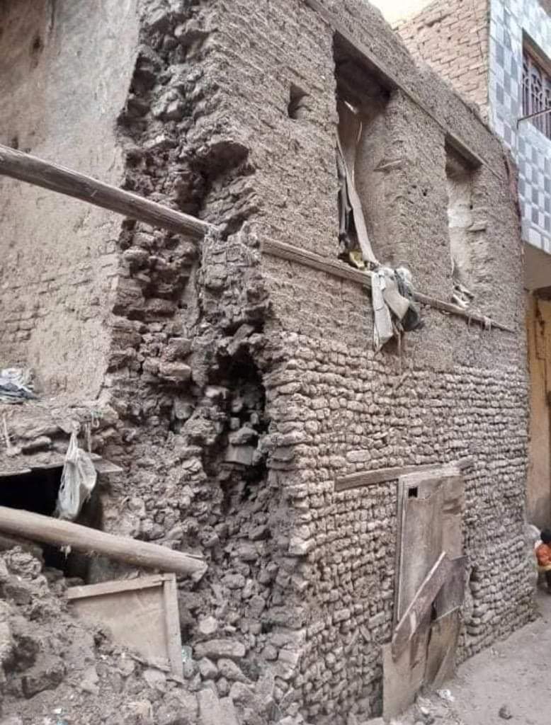 نداء إلى محافظ القليوبية: الرجاء التحرك قبل انهيار المنزل