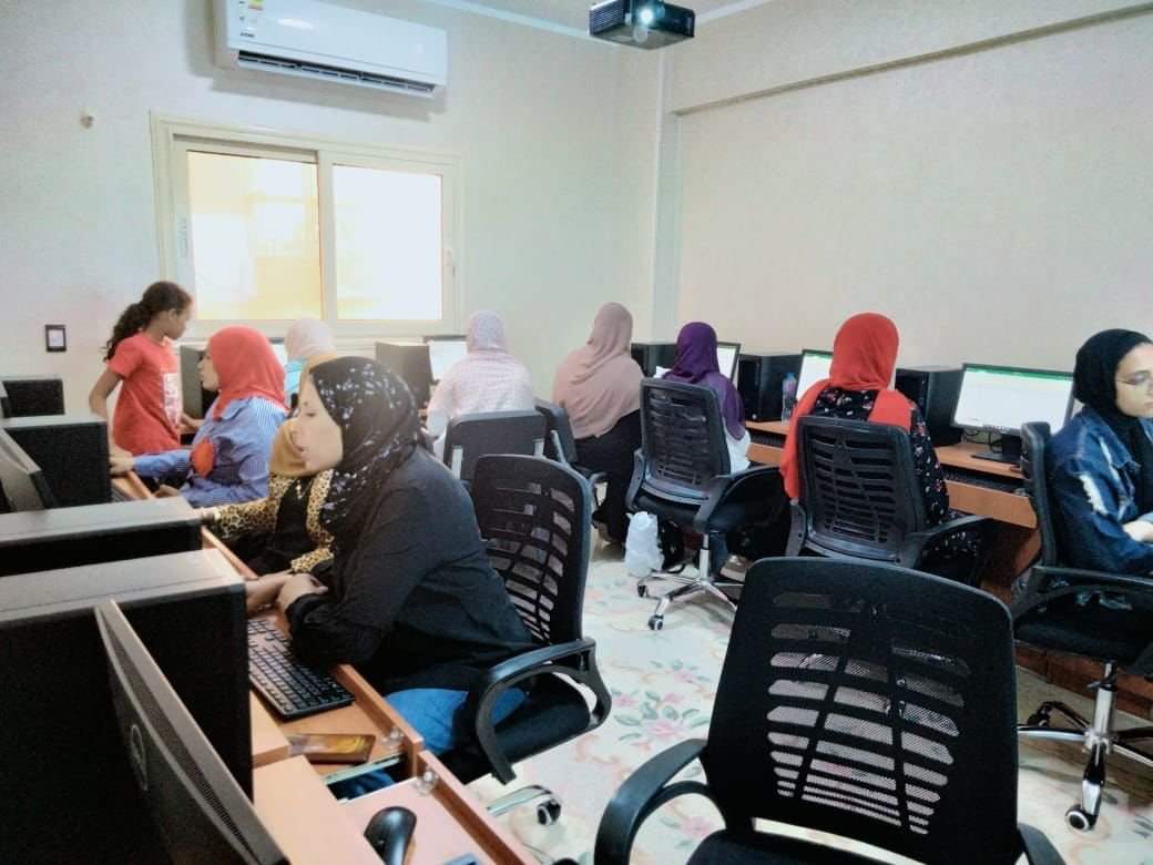 قومي المرأة بالبحر الأحمر يعقد لقاءً توعويًا لمناهضة العنف ضد المرأة بالغردقة