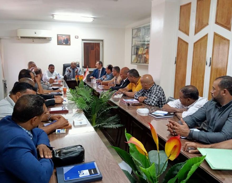 سماره وناجح جمعة ودنقل يفتتحون جلسة النقابة العامة للمناجم والمحاجر