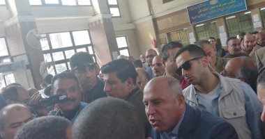 محافظ بنى سويف يرافق وزير النقل فى جولة بمحطة السكة الحديد