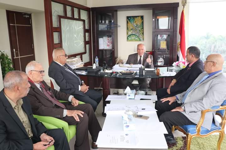 نقابة المعلمين تفتح النار على وزير التعليم طارق شوقي