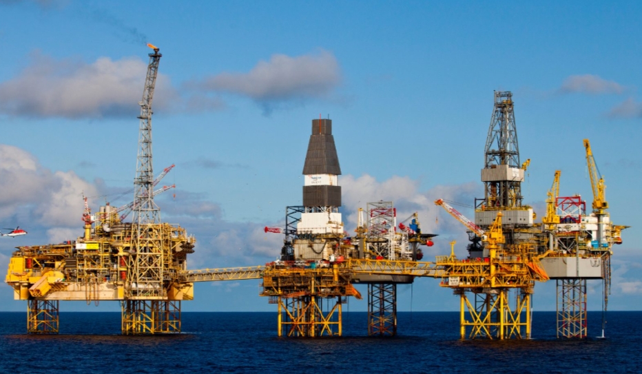 تعاون مشترك بين قطاع البترول وشركة بيكرهيوز الأمريكية في مجال تحسين كفاءة استخدام الطاقة