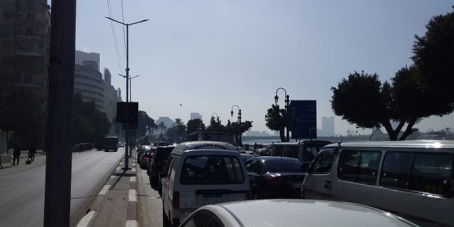 المترو بديل زوار معرض الكتاب بسبب بطء حركة المرور بالكورنيش ووسط البلد