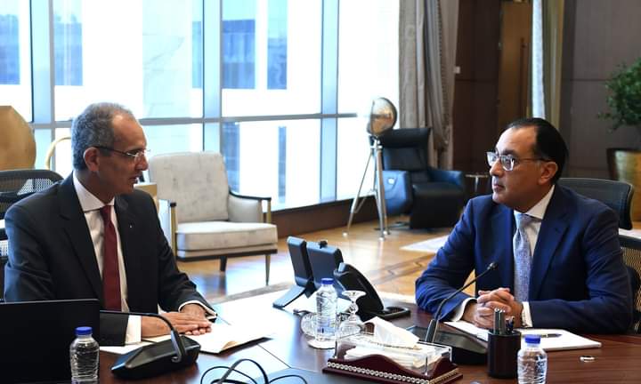 رئيس الوزراء يتابع مع وزير الاتصالات عددا من مشروعات وملفات عمل الوزارة