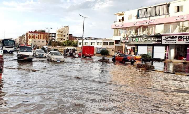 أمطار غزيرة تضرب مدينة الغردقة وسقوط ثلوج وانخفاض في درجة الحرارة..