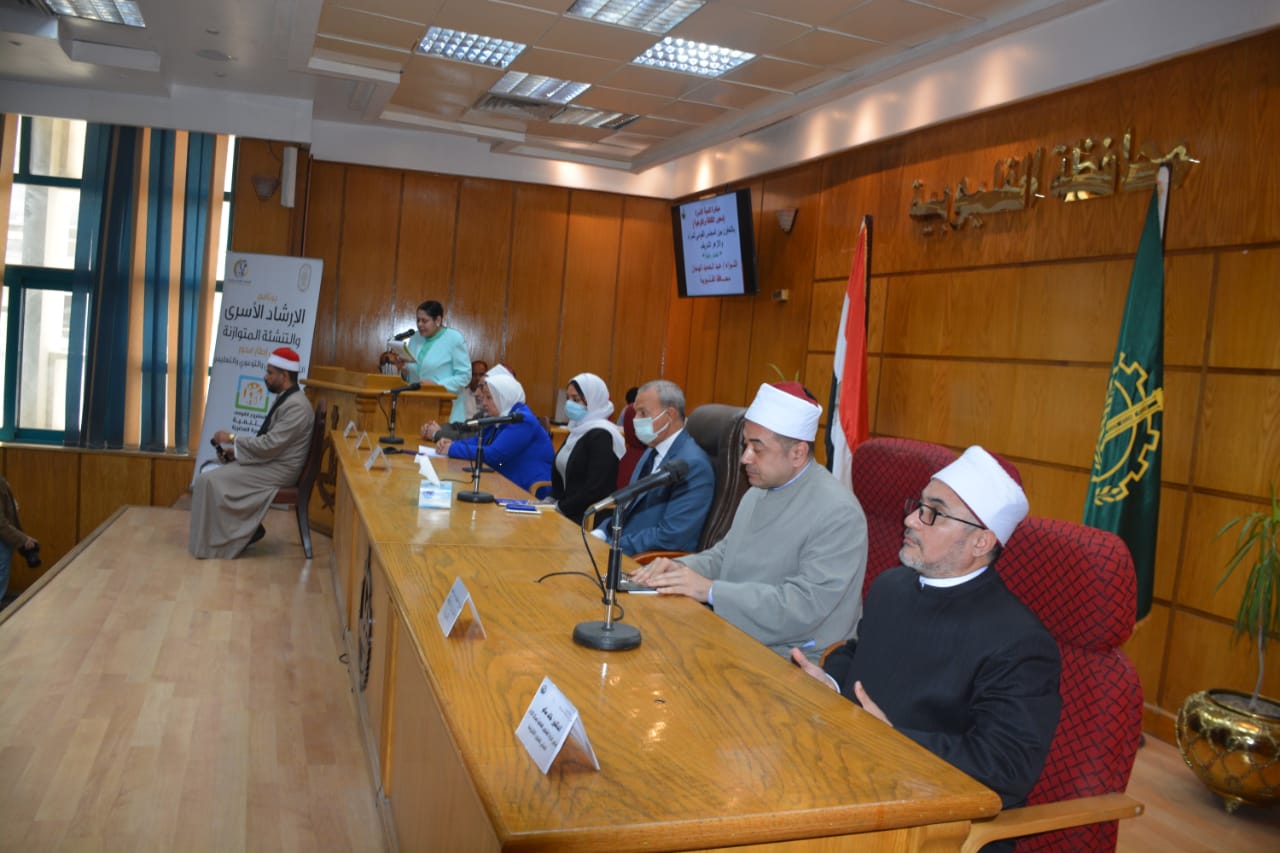 محافظ القليوبية يشهد فعاليات برنامج لم الشمل والتوعية الأسرية والذي ينفذه المجلس القومي للمرأة والأزهر الشريف بالتنسيق مع المحافظة لتنمية الأسرة المصرية