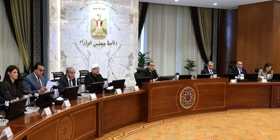 رئيس الوزراء: يتابع جهود الوزارات المعنية في توفير مختلف أنواع السلع بالتنسيق مع الاتحادات والغرف التجارية المختصة