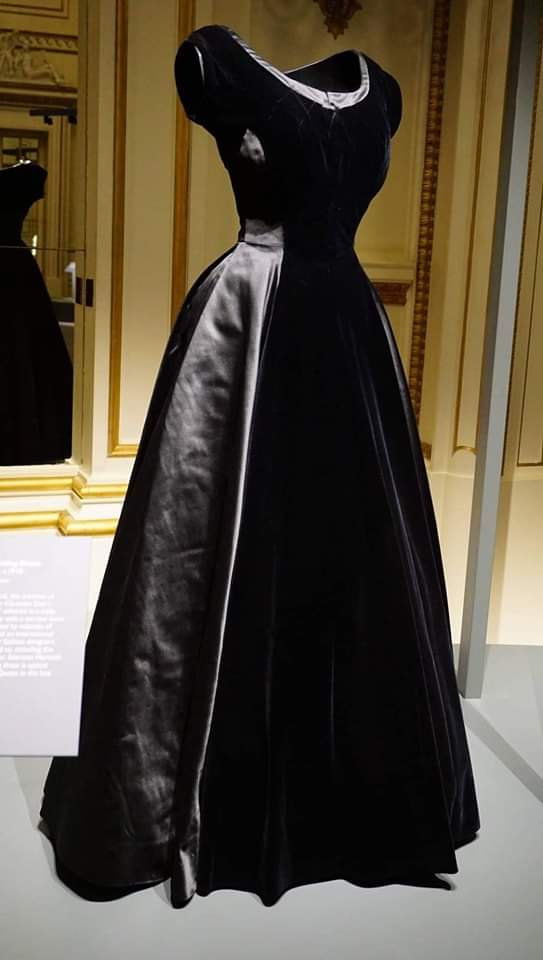 بالصور: صيف حزين في قصر باكينجهام