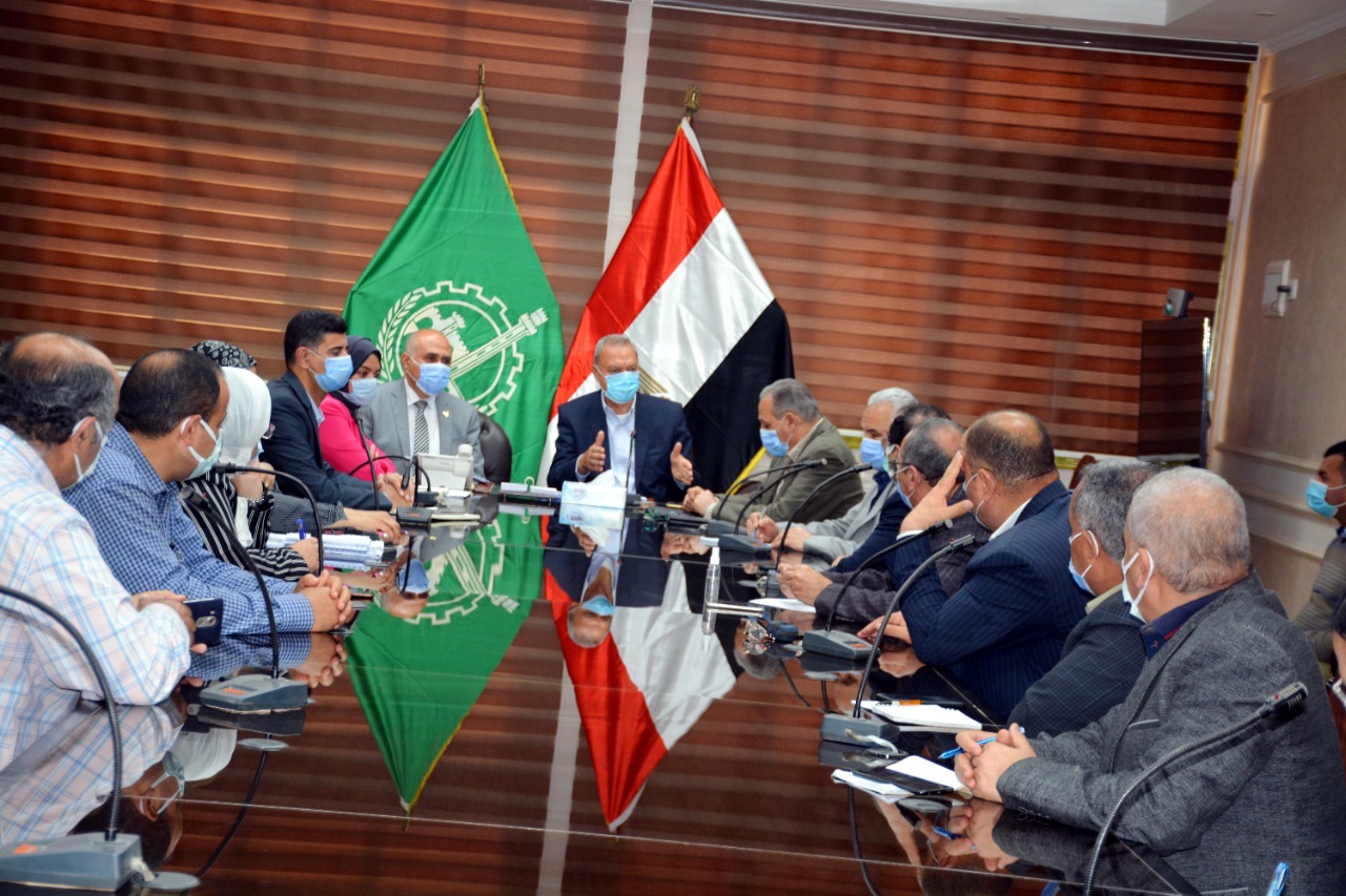 محافظ القليوبية يعقد اجتماعا بحضور رئيس جهاز القاهرة الفاطمية لمتابعة مشروع ممشى النيل ببنها
