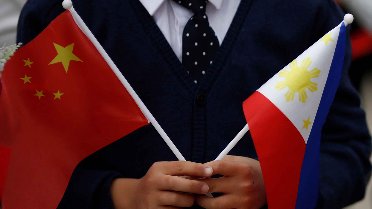الرئيس الصيني يدعو لمزيد من التطورات عالية المستوى في العلاقات الصينية الفلبينية