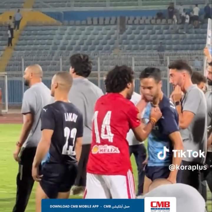 حسين الشحات يضرب لاعب نادي بيراميدز محمد الشيبي 