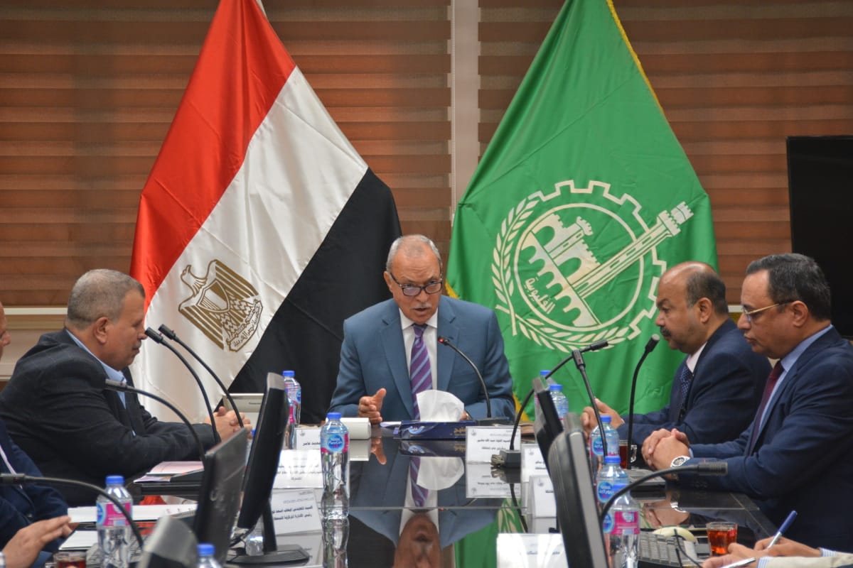 محافظ القليوبية يجتمع برئيس هيئة السكة الحديد لمناقشة عدد من المشروعات المشتركة وبحث الفرص الاستثمارية بالمحافظة
