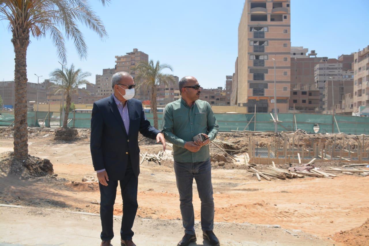 محافظ القليوبية يقوم بجولة بثلاث مدن لمتابعة سير المشروعات والإطمئنان على مستوى النظافة