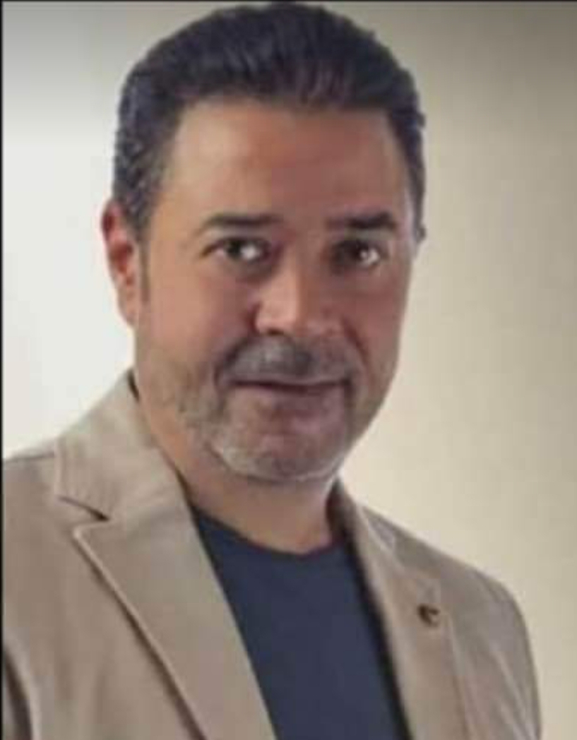 شاهد بالصور...مدحت صالح يفشل في غناء تتر مسلسل نور الشريف