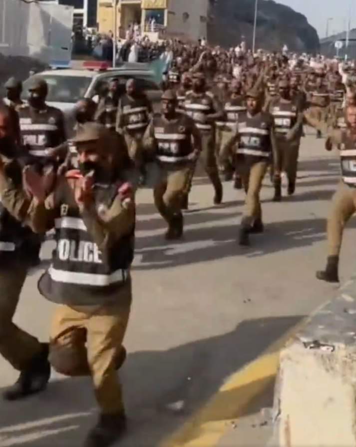 بعد تأمين شاق.. فرحة رجال الأمن بعد انتهاء مهمتهم بنجاح خلال موسم الحج